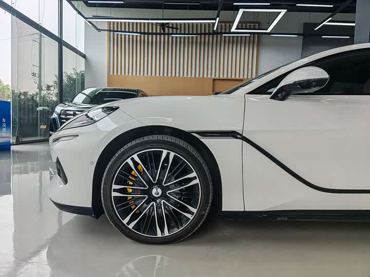 Denza Z9GT