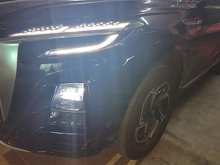 Hongqi HS3