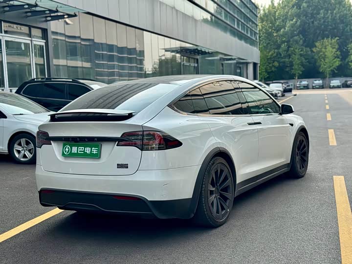 Tesla Model X Tri-Motor