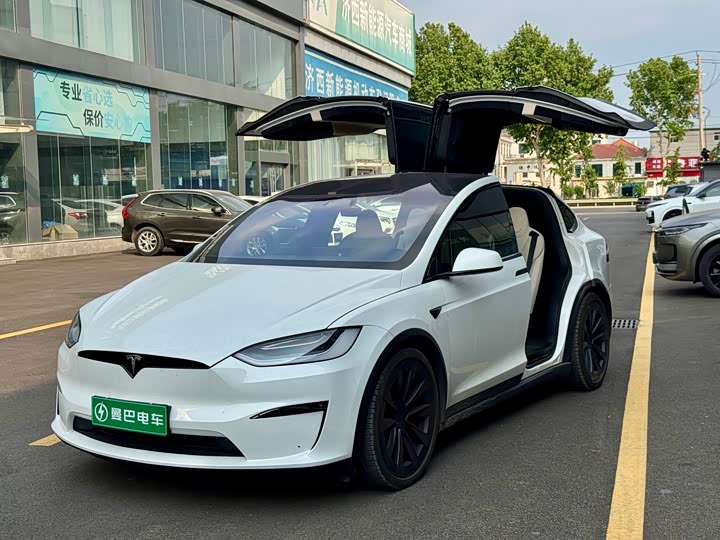 Tesla Model X Tri-Motor