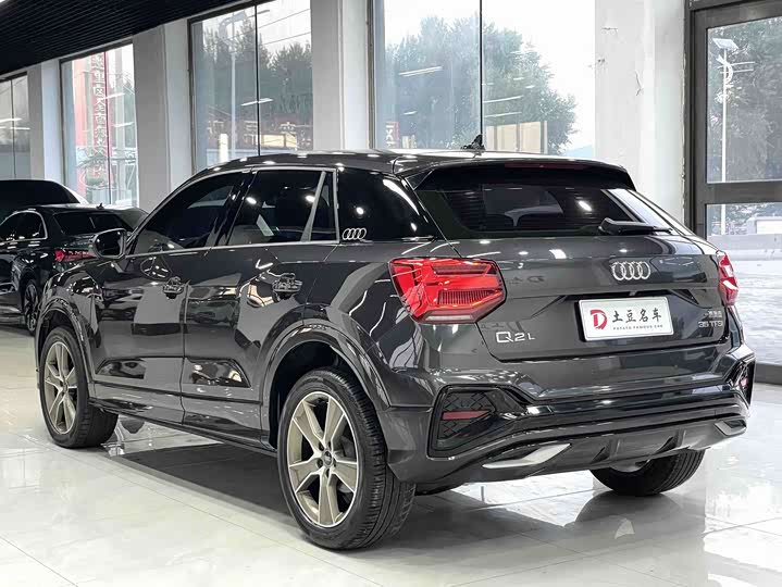 Audi Q2L