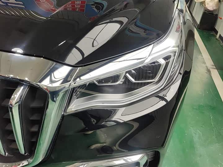 Hongqi HS7