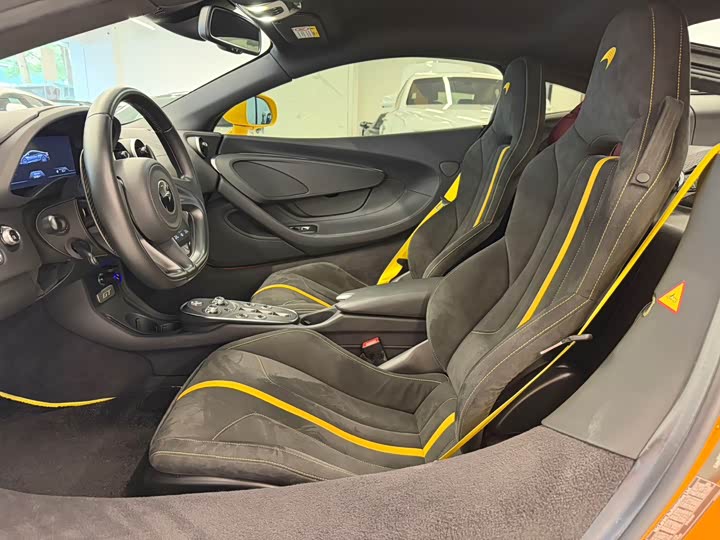McLaren GT