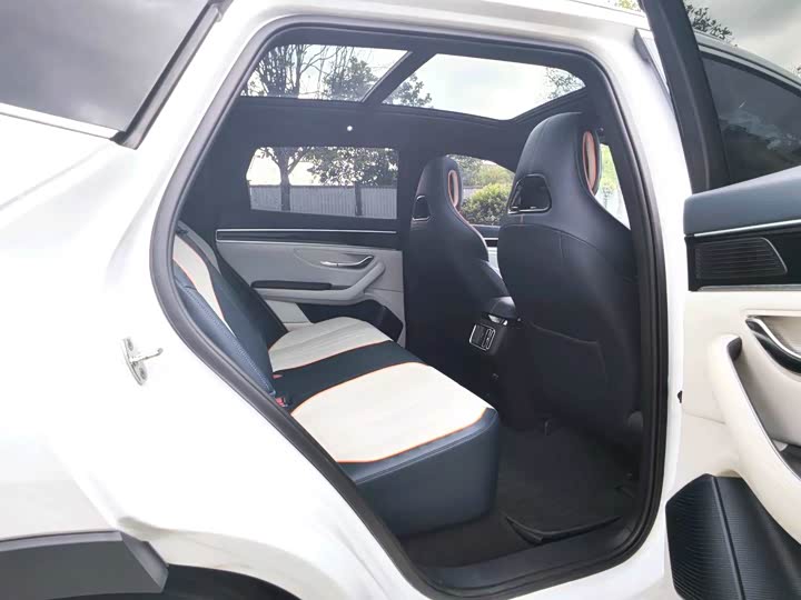 BYD Song PLUS DM-i Honor 110 km Flagship PLUS