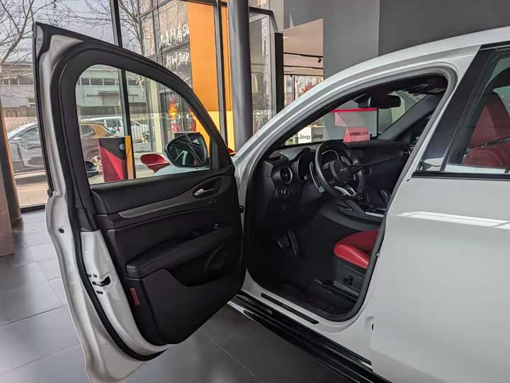  Alfa Romeo Stelvio