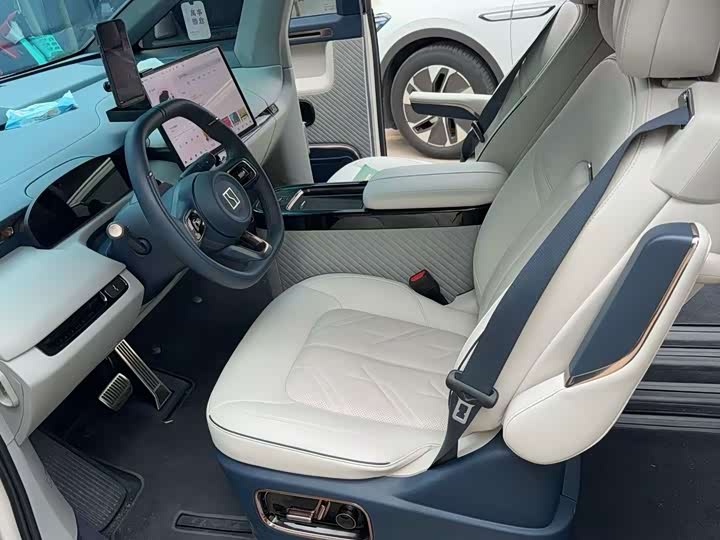 Zeekr MIX Long Range Smart Drive