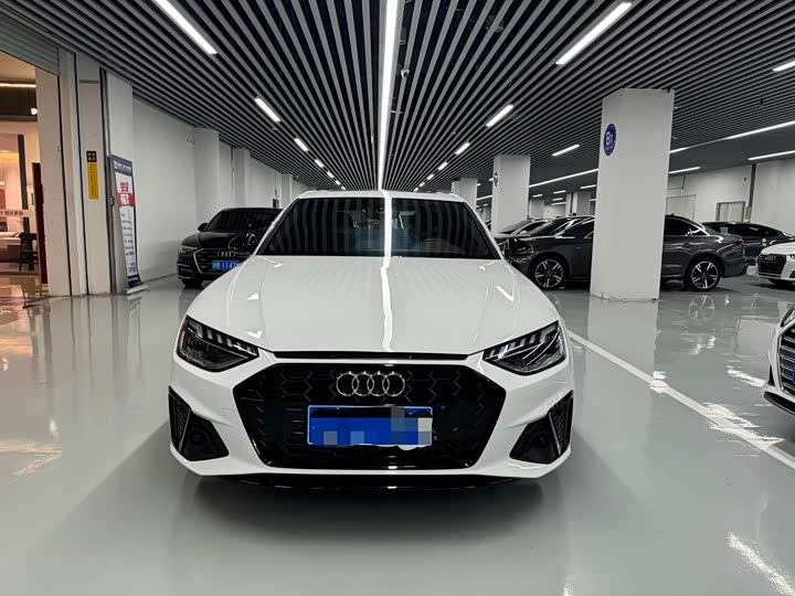 Audi A4L 40 TFSI Luxury Sport
