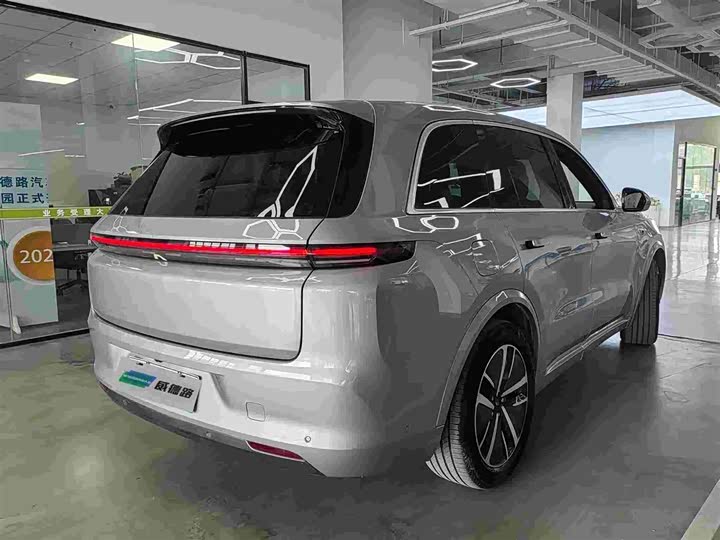 Li Auto L8
