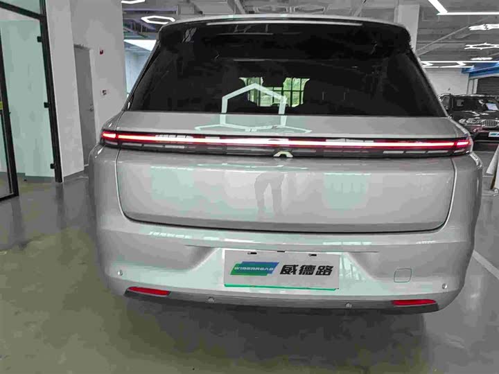 Li Auto L8