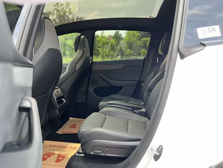 Tesla Model Y L Long Range AWD