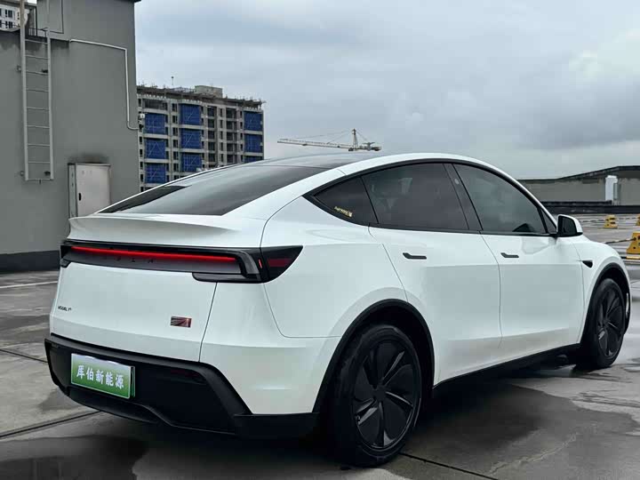 Tesla Model Y Long Range