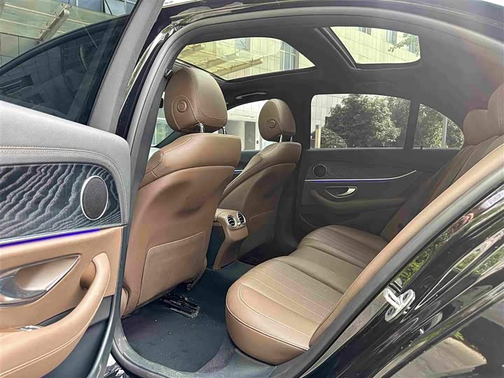 Mercedes-Benz E-Class (Im port) E 260 Sport Fashion