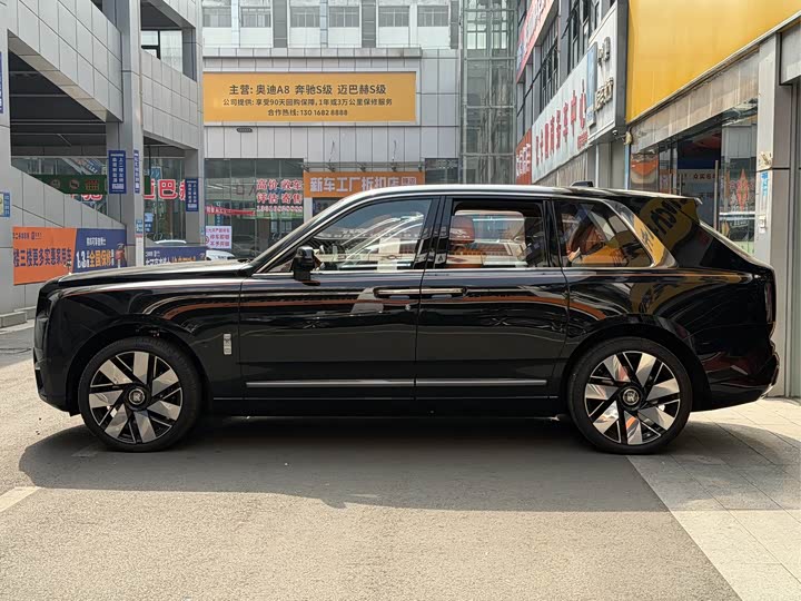 Rolls-Royce Cullinan 4-Seater (2024)