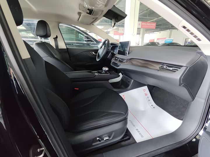 Hongqi E-QM5 Base Travel (2023 Facelift)