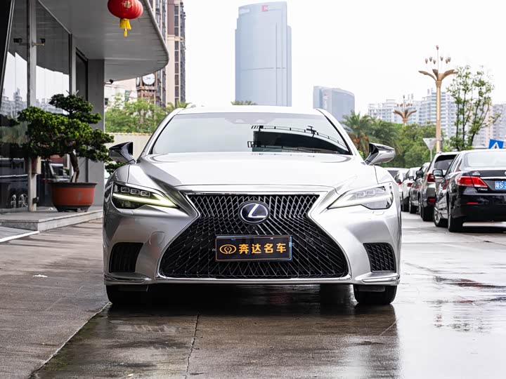 Lexus LS