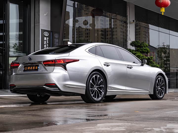 Lexus LS