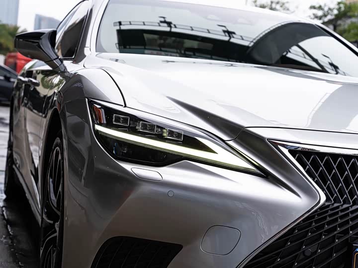 Lexus LS