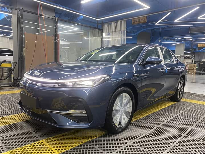 Geely Galaxy A7 EM-i 150 km Explorer Plus