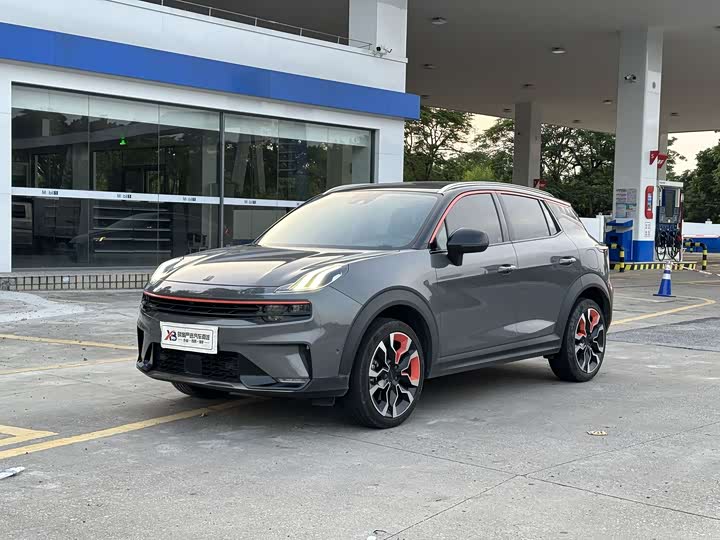 Lynk & Co 06