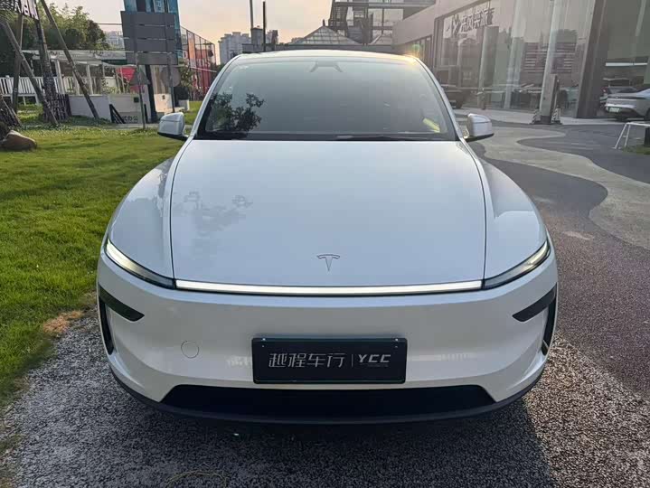 Tesla Model Y RWD