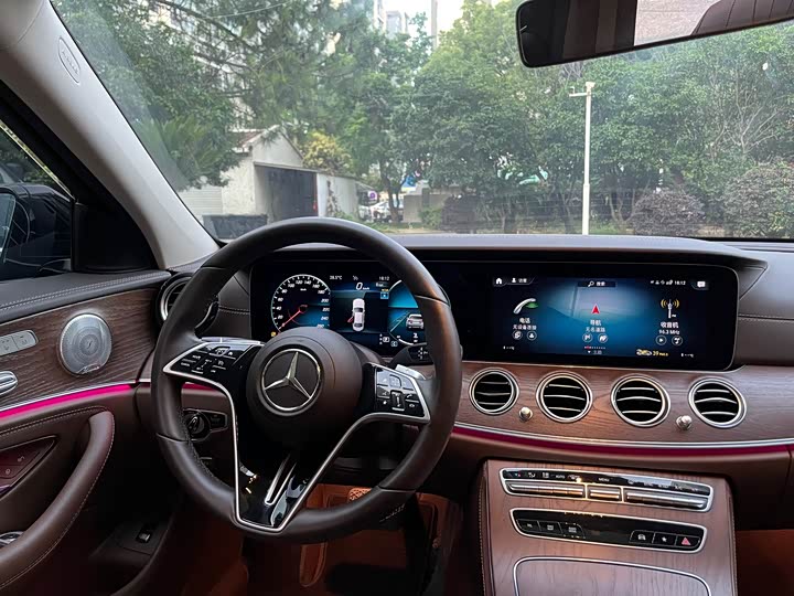 Mercedes-Benz E 300 L Luxury