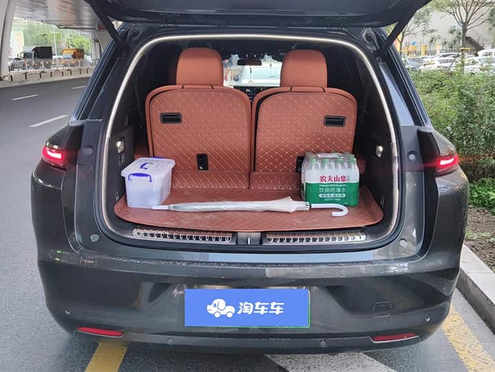 Li Auto L8