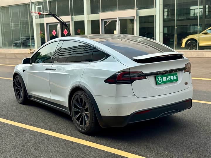 Tesla Model X Tri-Motor