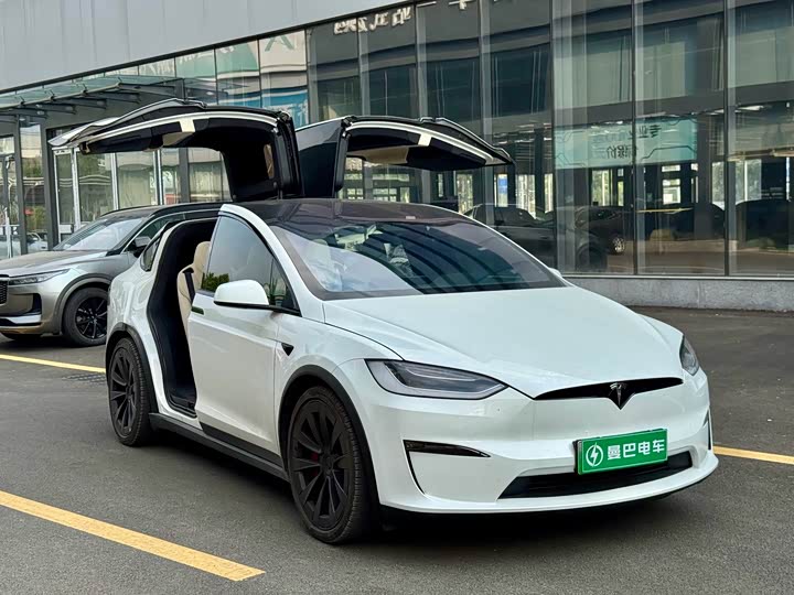 Tesla Model X Tri-Motor