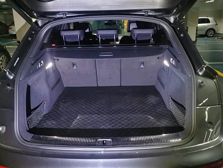 Audi Q5L 2023 40T «Luxury Dynamic»