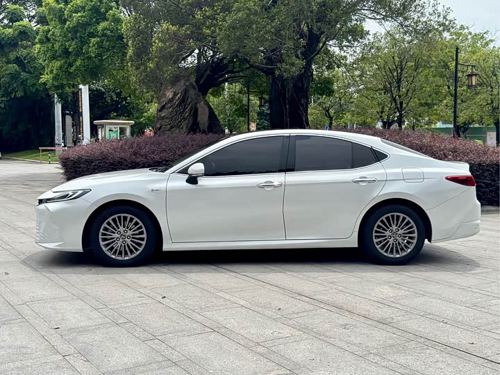 Toyota Camry 2024 Гибрид 2.0HG Premium