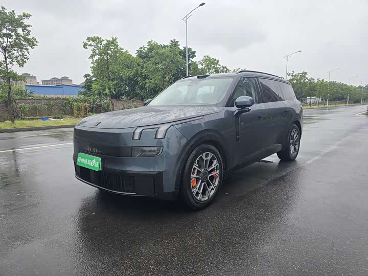 Lynk & Co 900