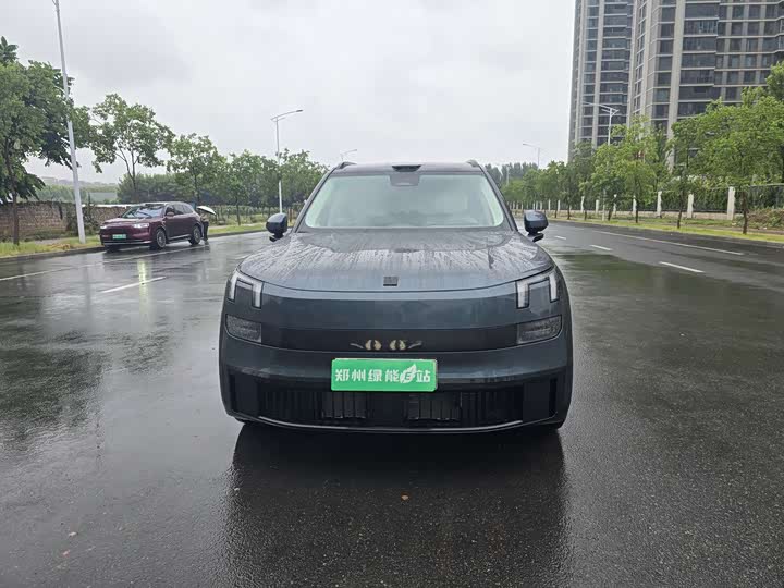 Lynk & Co 900