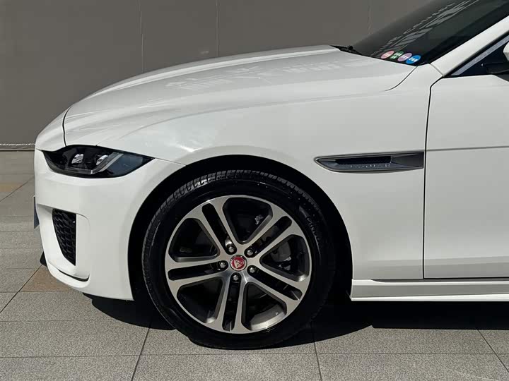 Land Rover Jaguar XEL