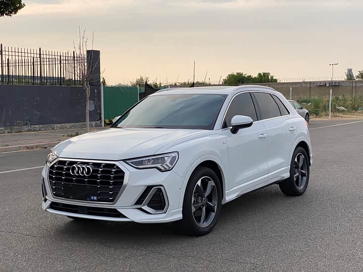 Audi Q3 35 TFSI Fashion Dynamic (1.4T)