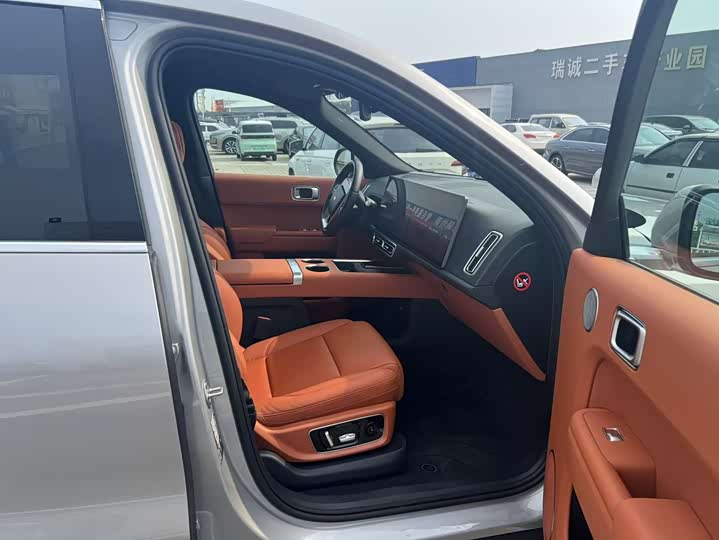 Li Auto L8