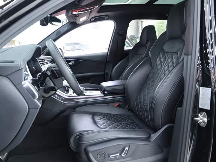Audi SQ7 4.0 TFSI Dark Knight