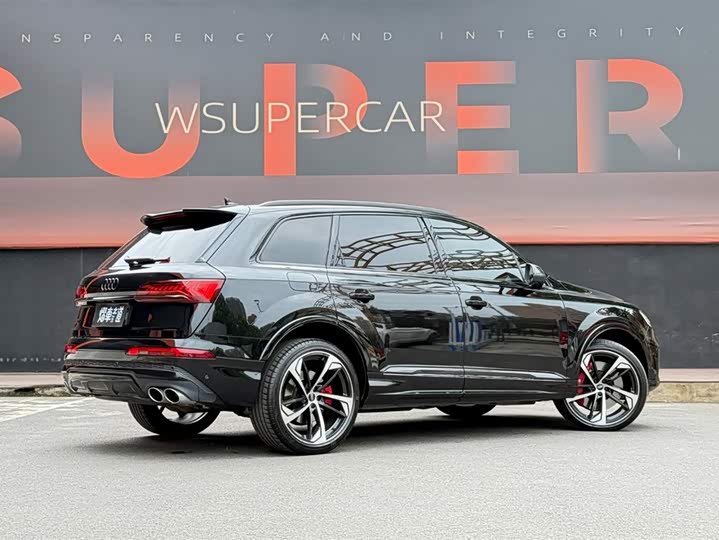Audi SQ7 4.0 TFSI Dark Knight