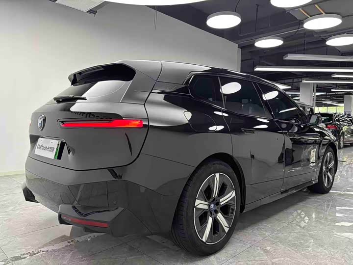 BMW iX xDrive 40