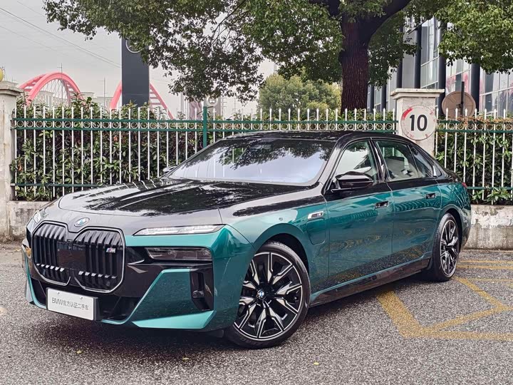 BMW i7 M70L