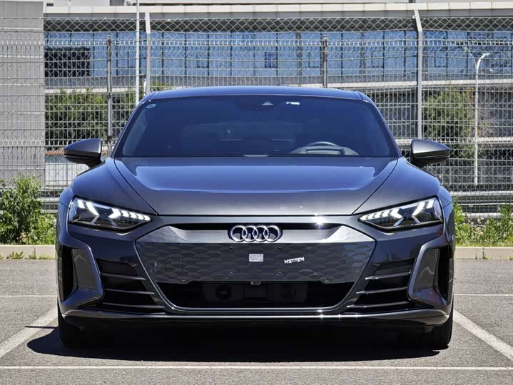Audi e-tron GT Base