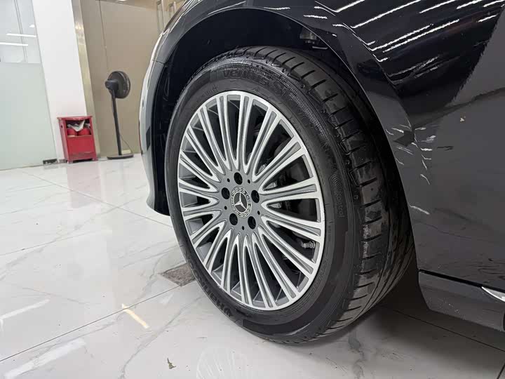 Mercedes-Benz E 300 L Luxury