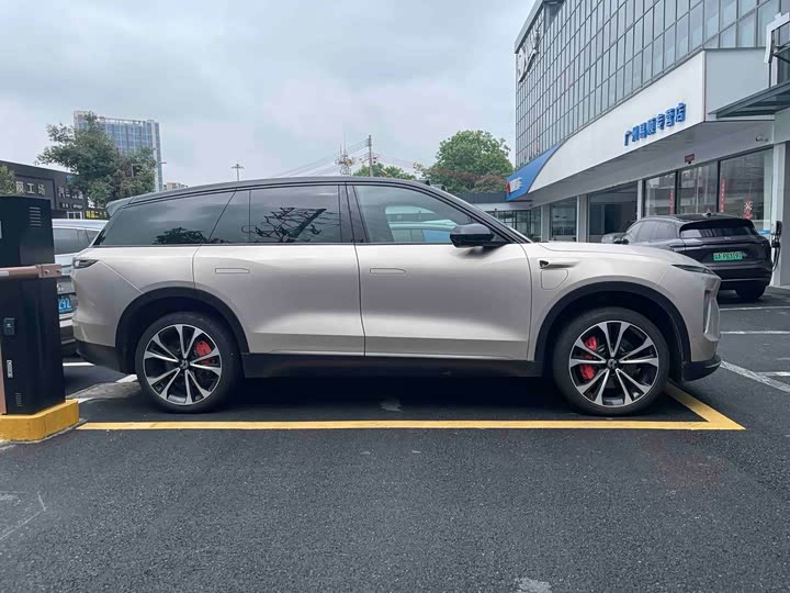 Nio ES 8