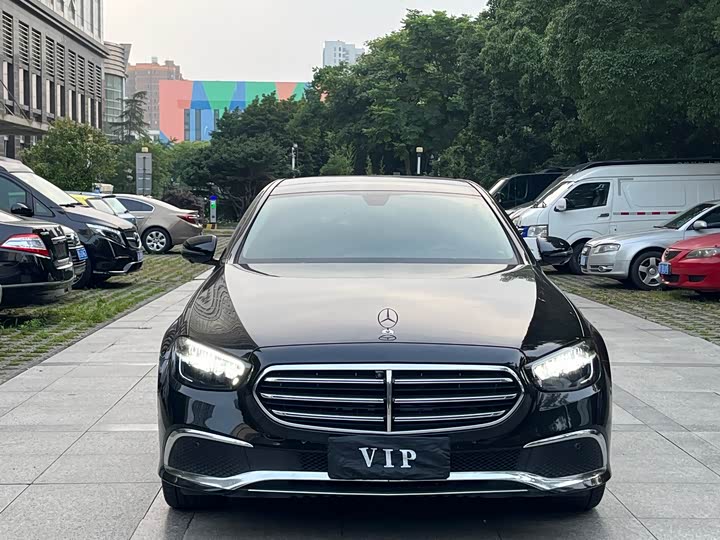 Mercedes-Benz E 300 L Luxury