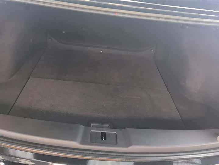 Hongqi E-QM5 431 km Charging Enjoy Edition