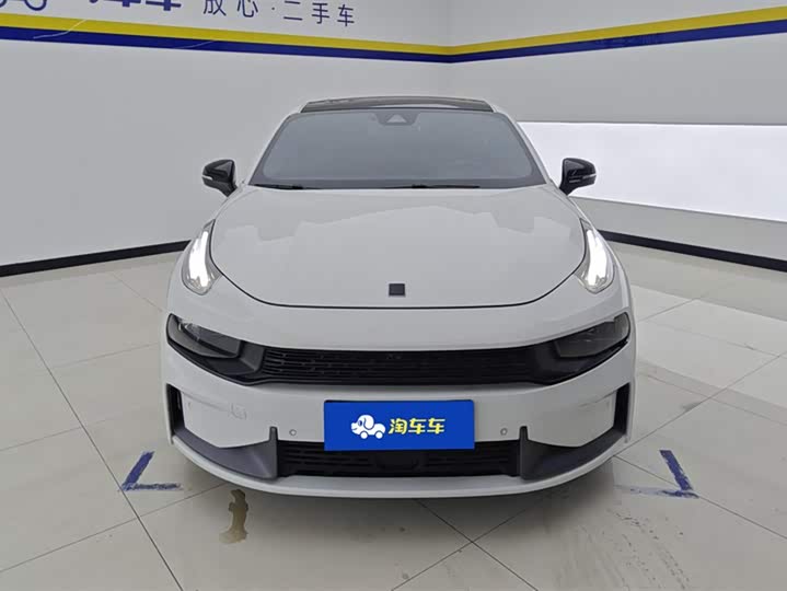 Lynk & Co 03