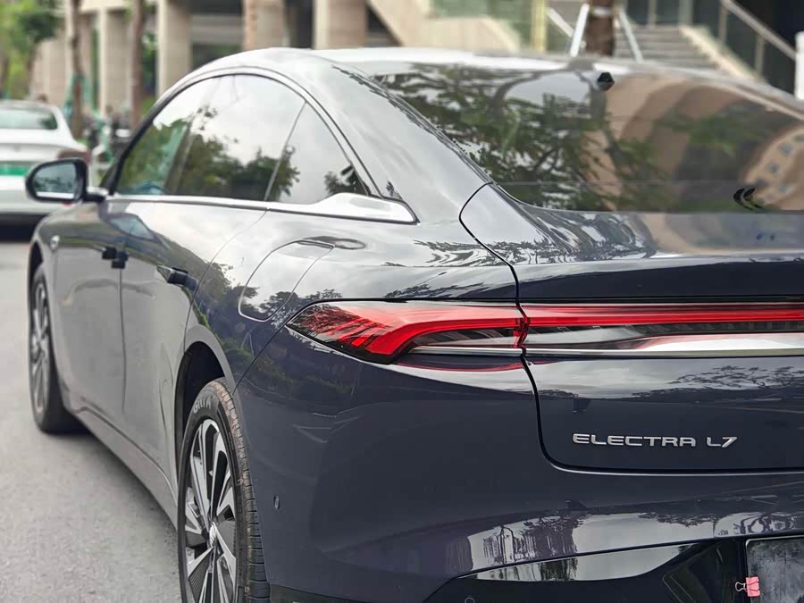 Buick Zhijing L7 Luxury Xiaoyao Smart Drive