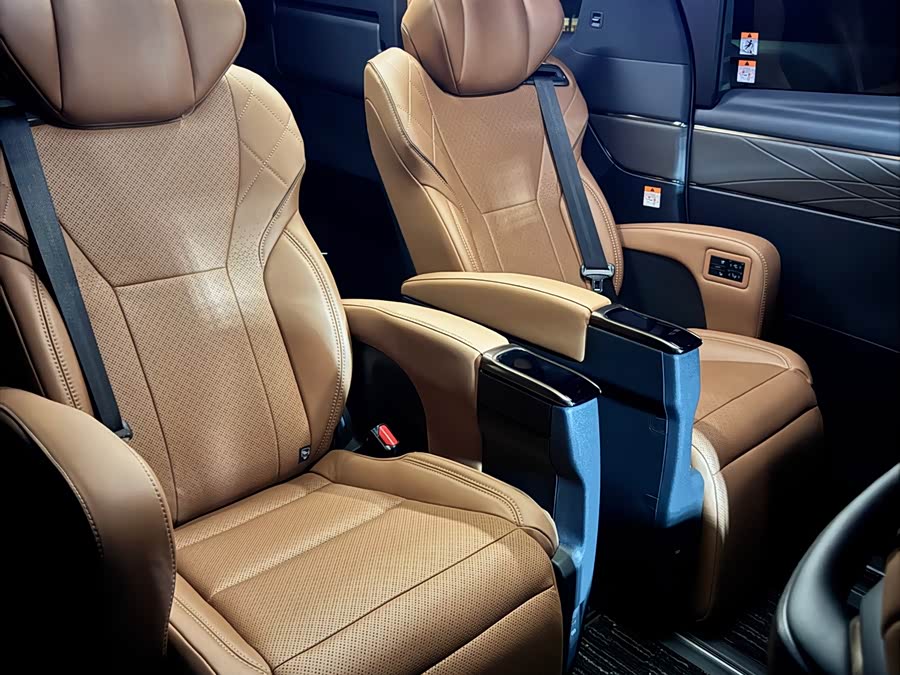 Toyota Vellfire Crown