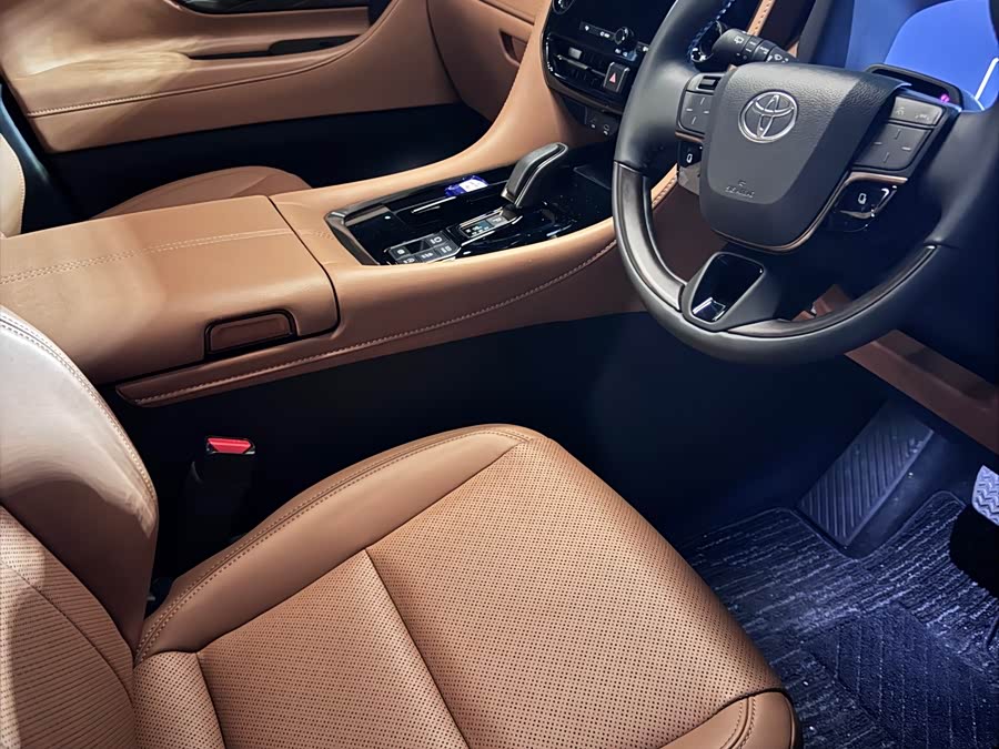 Toyota Vellfire Crown
