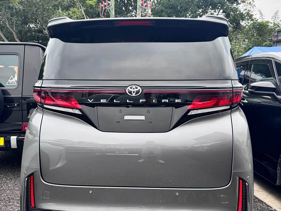 Toyota Vellfire Crown