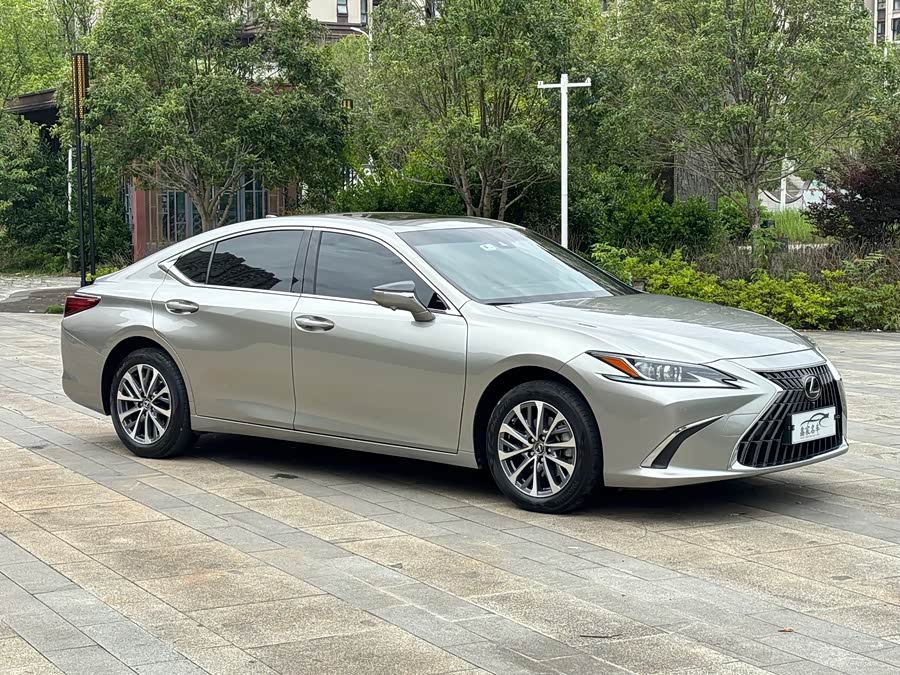 Lexus ES 200 Zhuoyue